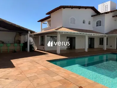 Casa com 7 Quartos para alugar, 650m² no Umuarama, Uberlândia