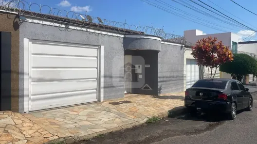 Casa com 3 Quartos à venda, 250m² no Granada, Uberlândia