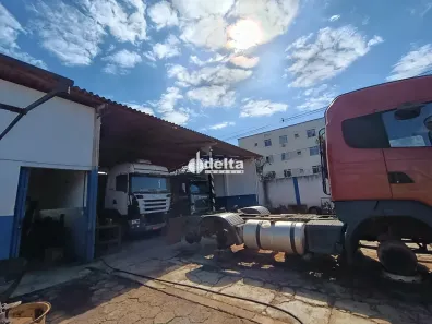 Ponto Comercial para alugar, 800m² no São José, Uberlândia