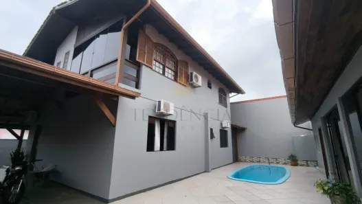 Casa com 5 Quartos à venda, 235m² no Carianos, Florianópolis