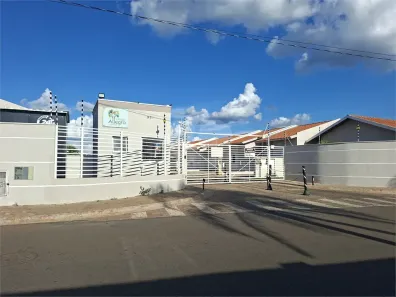 Casa de Condomínio com 2 Quartos à venda, 47m² no Vila La Brunetti, Itapetininga