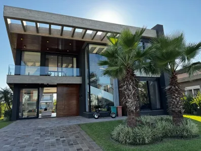 Sobrado com 5 Quartos à venda, 350m² no , Xangri-Lá