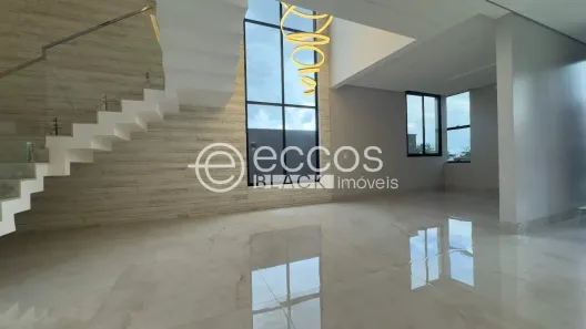 Casa de Condomínio com 4 Quartos à venda, 380m² no Laranjeiras, Uberlândia