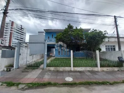 Casa com 7 Quartos à venda, 220m² no Barreiros, São José