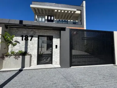 Sobrado com 3 Quartos à venda, 268m² no Balneário Flórida, Matinhos