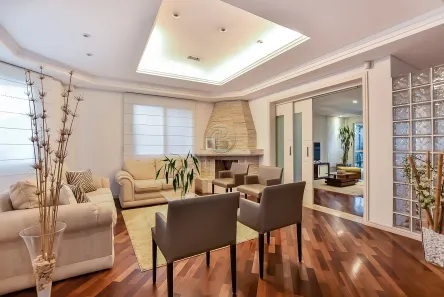 Casa de Condomínio com 3 Quartos à venda, 378m² no Butiatuvinha, Curitiba