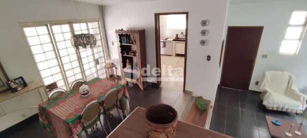 Casa com 3 Quartos à venda, 200m² no Saraiva, Uberlândia