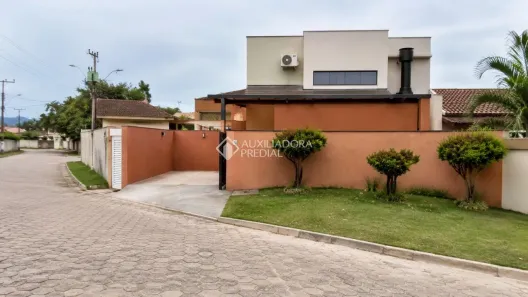 Casa com 2 Quartos para alugar, 100m² no Rio Tavares, Florianópolis