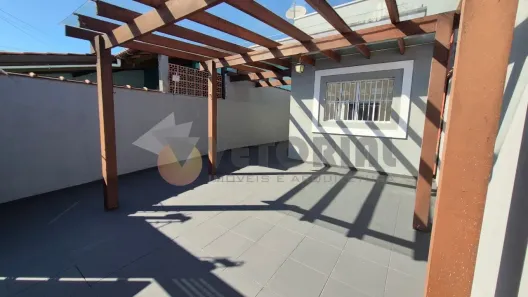 Casa com 2 Quartos para alugar, 65m² no Jardim Tarumãs, Caraguatatuba