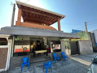Sobrado com 3 Quartos à venda, 325m² no Vila São José, Taubaté