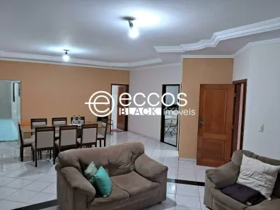 Casa com 4 Quartos à venda, 200m² no Santa Mônica, Uberlândia
