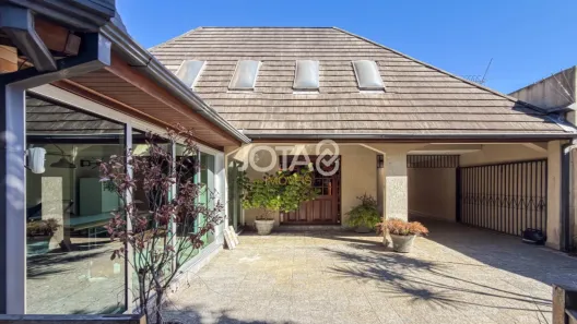 Casa com 3 Quartos à venda, 330m² no Mercês, Curitiba