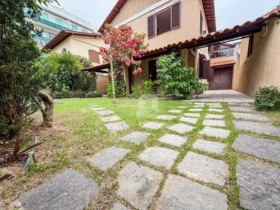 Casa com 4 Quartos à venda, 249m² no Piratininga, Niterói