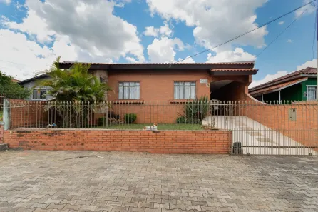 Casa com 3 Quartos à venda, 220m² no Uvaranas, Ponta Grossa