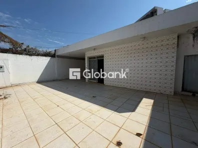 Casa com 5 Quartos para alugar, 180m² no Cidade Santa Maria, Montes Claros