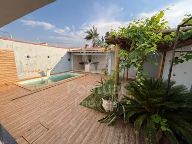 Casa com 4 Quartos para alugar, 180m² no Nossa Senhora das Graças, Uberlândia