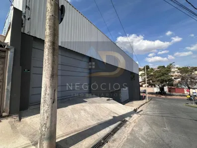 Galpão/Depósito/Armazém para alugar, 360m² no Álvaro Camargos, Belo Horizonte