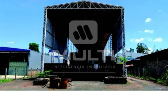 Casa com 1 Quarto à venda, 1080m² no Distrito Industrial, Uberlândia