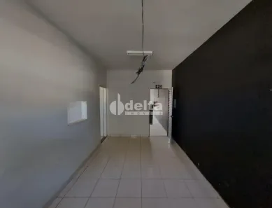 Ponto Comercial para alugar, 255m² no Alto Umuarama, Uberlândia