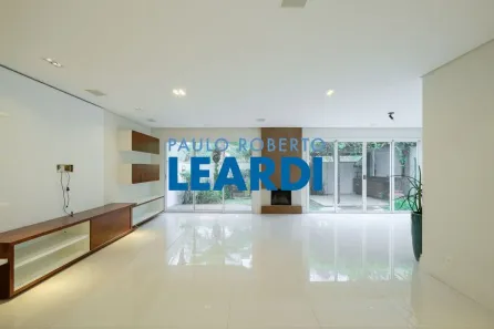 Casa de Condomínio com 3 Quartos à venda, 372m² no Jardim Panorama, São Paulo