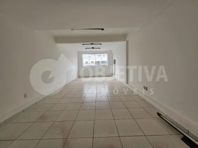 Sala Comercial para alugar, 140m² no Santa Mônica, Uberlândia