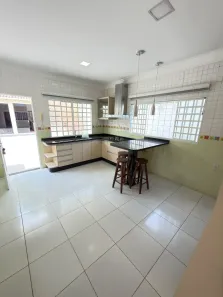 Sobrado com 3 Quartos à venda, 245m² no Chácara dos Pinheiros, Cuiabá
