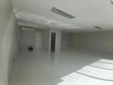 Sala Comercial com 2 Quartos para alugar, 63m² no Caminho das Árvores, Salvador