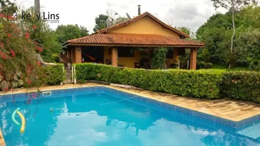 Fazenda/Sítio com 3 Quartos à venda, 225m² no Residencial Jardim das Andorinhas,