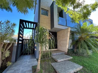 Casa de Condomínio com 4 Quartos à venda, 220m² no Campeche, Florianópolis