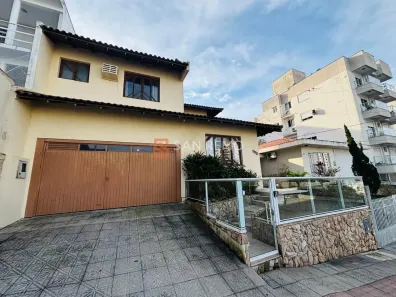 Casa com 5 Quartos para alugar, 236m² no Barreiros, São José