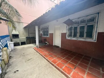 Casa com 2 Quartos para alugar, 80m² no Pechincha, Rio de Janeiro