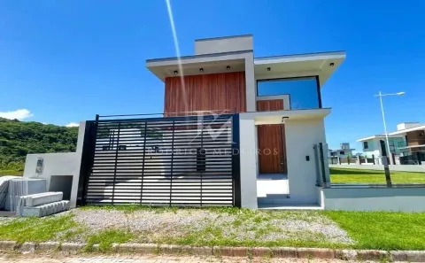 Casa com 3 Quartos à venda, 300m² no Rio Tavares, Florianópolis