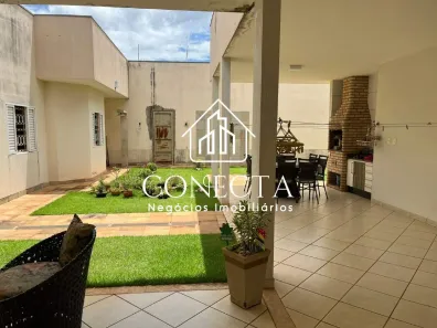 Casa com 3 Quartos à venda, 190m² no Chácaras Tubalina e Quartel, Uberlândia