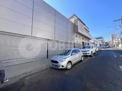 Ponto Comercial para alugar, 471m² no Centro, Uberlândia