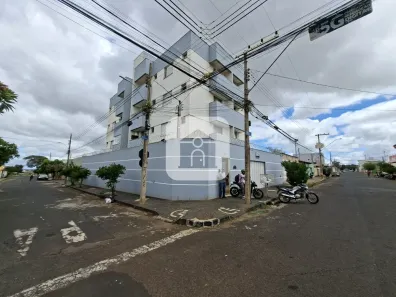 Apartamento com 2 Quartos para alugar, 50m² no Marta Helena, Uberlândia