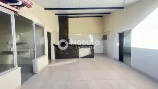 Casa com 3 Quartos para alugar, 196m² no Taiaman, Uberlândia