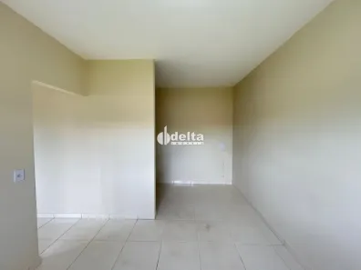 Casa com 2 Quartos para alugar, 106m² no Novo Mundo, Uberlândia