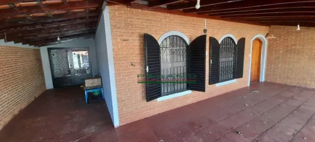 Casa com 4 Quartos à venda, 200m² no Centro, Cravinhos