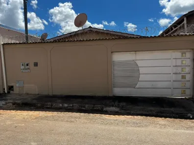 Casa com 2 Quartos para alugar, 200m² no Setor Estrela Dalva, Goiânia