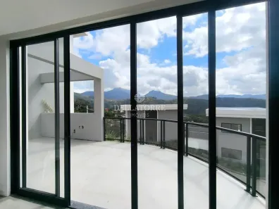 Casa de Condomínio com 2 Quartos à venda, 122m² no Golfe, Teresópolis