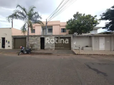 Casa com 3 Quartos para alugar, 115m² no Santa Mônica, Uberlândia