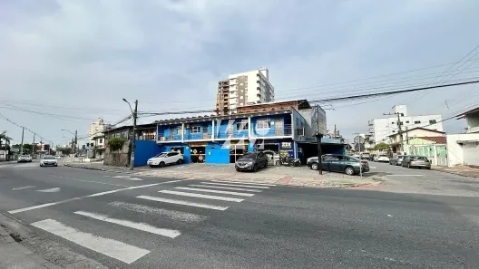 à venda, 270m² no Centro, Palhoça