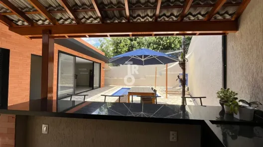 Casa com 3 Quartos à venda, 230m² no Centro, Louveira