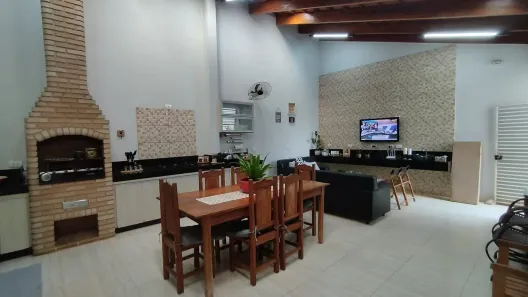 Casa com 5 Quartos à venda, 230m² no Osvaldo Rezende, Uberlândia