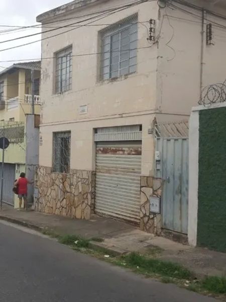 Casa com 3 quartos — Sagrada Família, Belo Horizonte