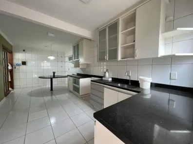 Sobrado com 3 Quartos à venda, 182m² no Jardim América, Goiânia