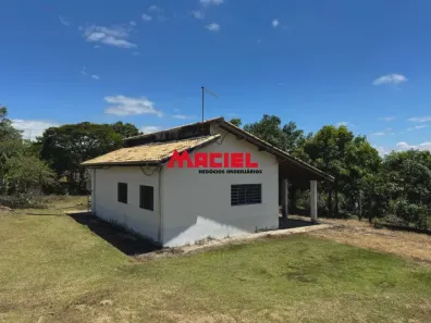 Fazenda/Sítio com 3 Quartos à venda, 237m² no Chácara Marambaia, Caçapava