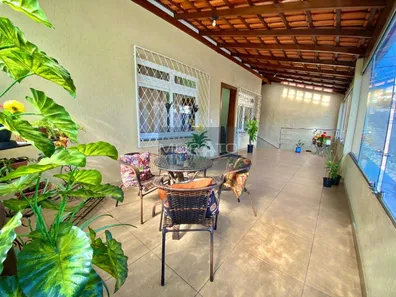Casa com 4 Quartos à venda, 280m² no Alto dos Pinheiros, Belo Horizonte