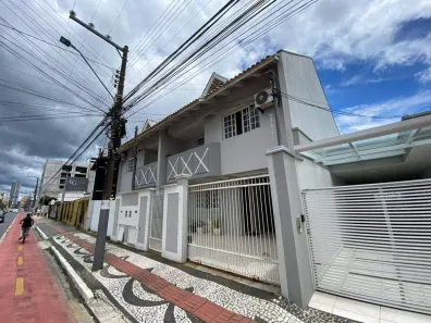 Casa com 3 Quartos à venda, 220m² no Centro, Balneário Camboriú