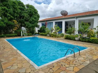 Fazenda/Sítio com 4 Quartos à venda, 248m² no Jardim Regina (Moreira César), Pindamonhangaba